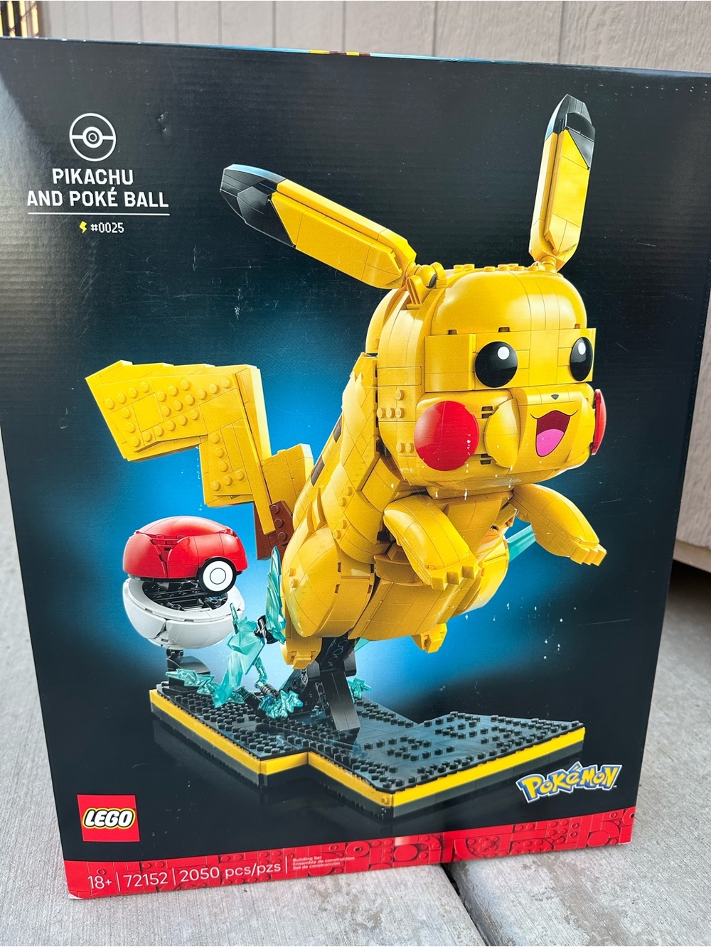 NIB / LEGO Pokémon Pikachu and Poké Ball Building Set - Yellow